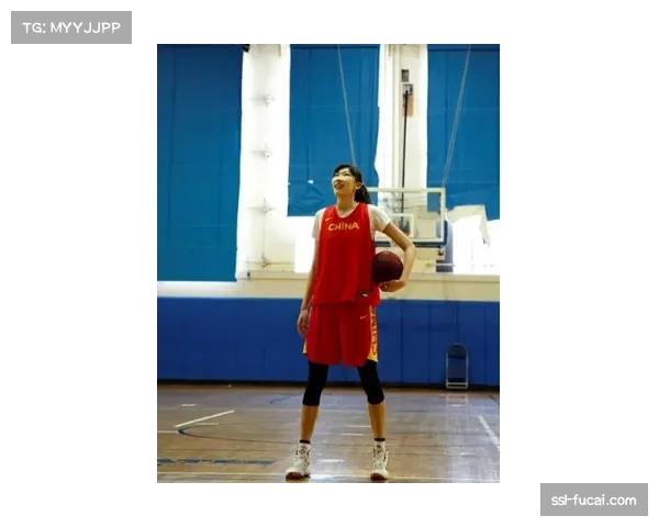 WNBA“Her Time To Play”青少年篮球训练营在芝加哥举办
